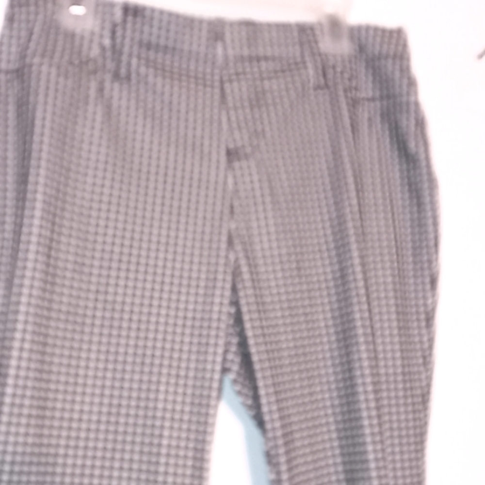 Nice women's pants size- 4-6.